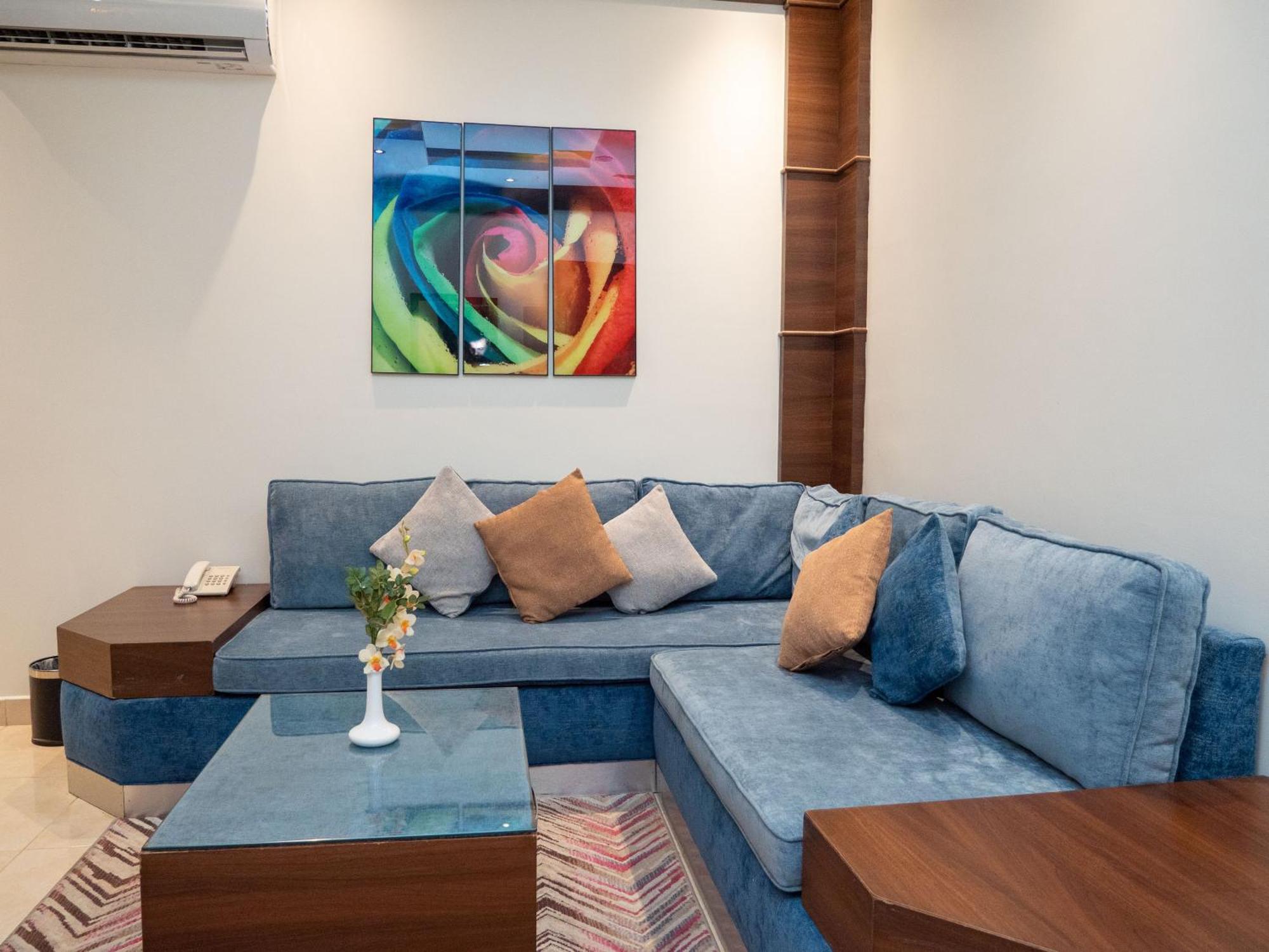 Innyar Hotel Riyadh Bagian luar foto